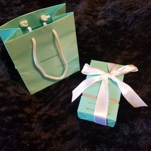 {Tiffany & Co.} Gift set